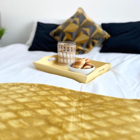 3 Cosy Homes Walking Distance To Mall With Parking Available To Book Separately 3 Bed House Or 1 Bed Apartment Or Studio Londres Extérieur photo