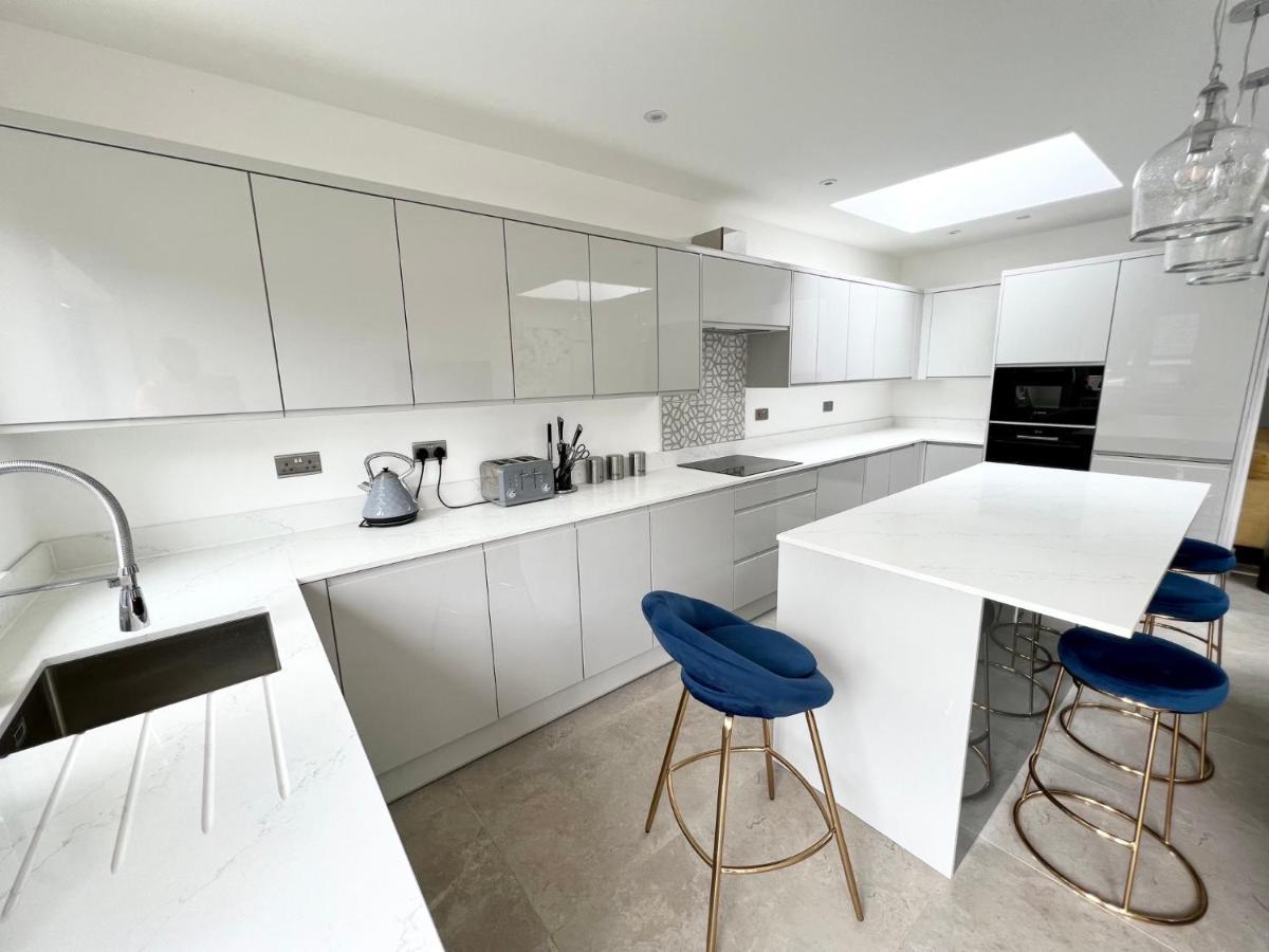 3 Cosy Homes Walking Distance To Mall With Parking Available To Book Separately 3 Bed House Or 1 Bed Apartment Or Studio Londres Extérieur photo