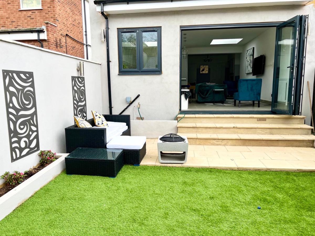 3 Cosy Homes Walking Distance To Mall With Parking Available To Book Separately 3 Bed House Or 1 Bed Apartment Or Studio Londres Extérieur photo
