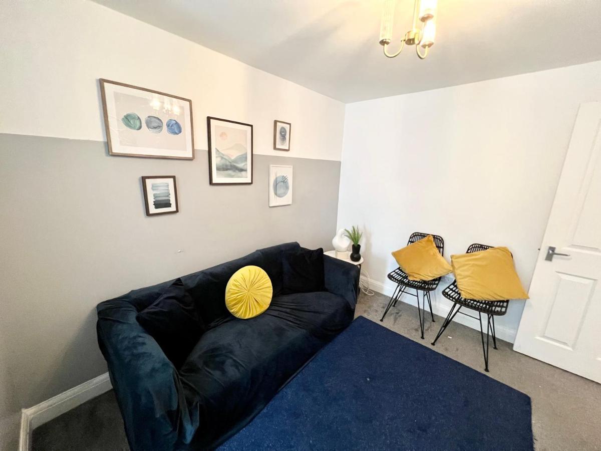 3 Cosy Homes Walking Distance To Mall With Parking Available To Book Separately 3 Bed House Or 1 Bed Apartment Or Studio Londres Extérieur photo