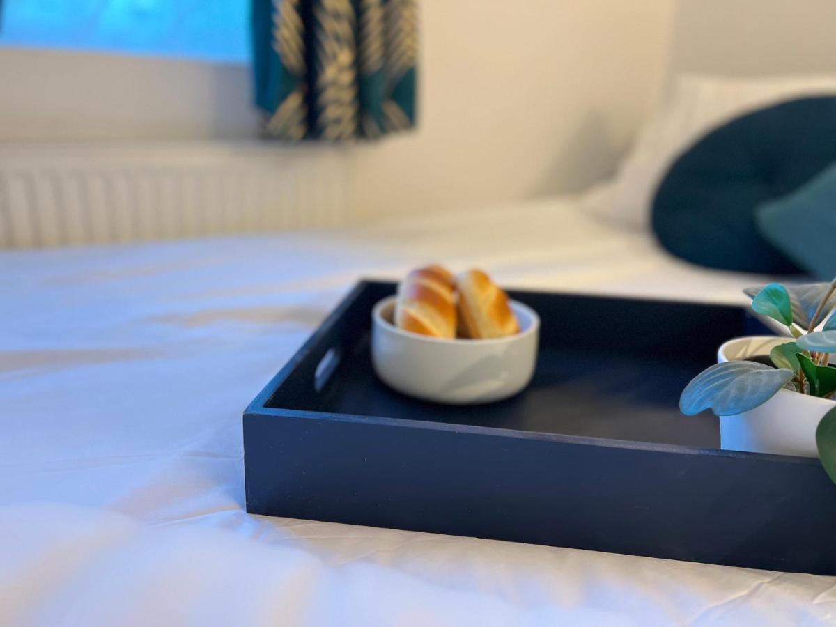 3 Cosy Homes Walking Distance To Mall With Parking Available To Book Separately 3 Bed House Or 1 Bed Apartment Or Studio Londres Extérieur photo