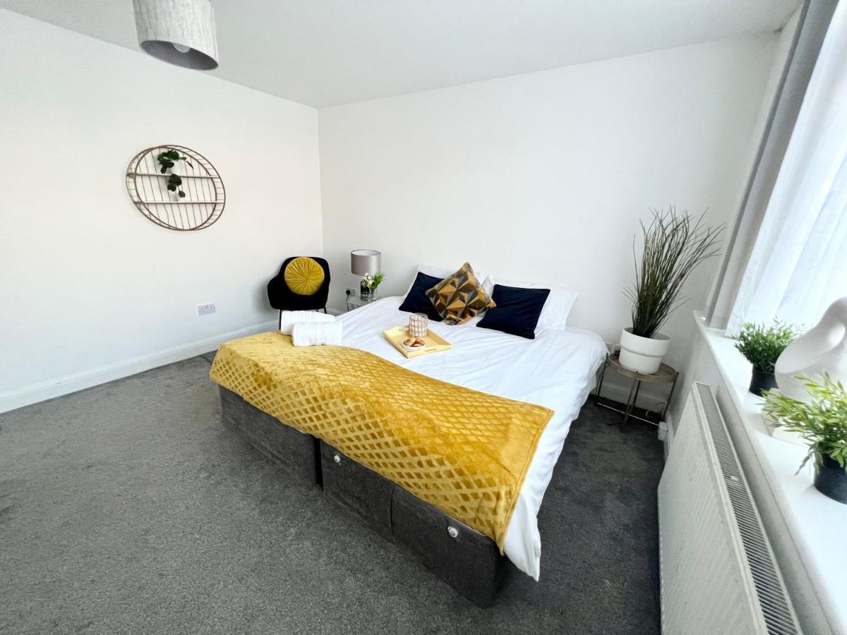 3 Cosy Homes Walking Distance To Mall With Parking Available To Book Separately 3 Bed House Or 1 Bed Apartment Or Studio Londres Extérieur photo