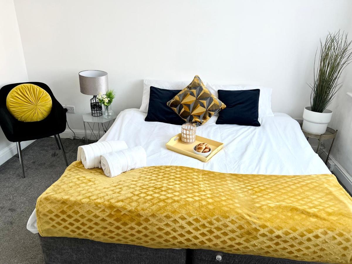 3 Cosy Homes Walking Distance To Mall With Parking Available To Book Separately 3 Bed House Or 1 Bed Apartment Or Studio Londres Extérieur photo