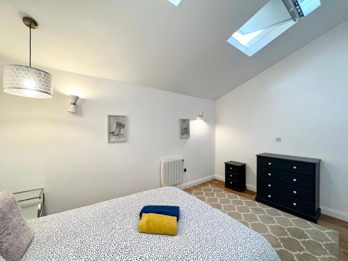 3 Cosy Homes Walking Distance To Mall With Parking Available To Book Separately 3 Bed House Or 1 Bed Apartment Or Studio Londres Extérieur photo