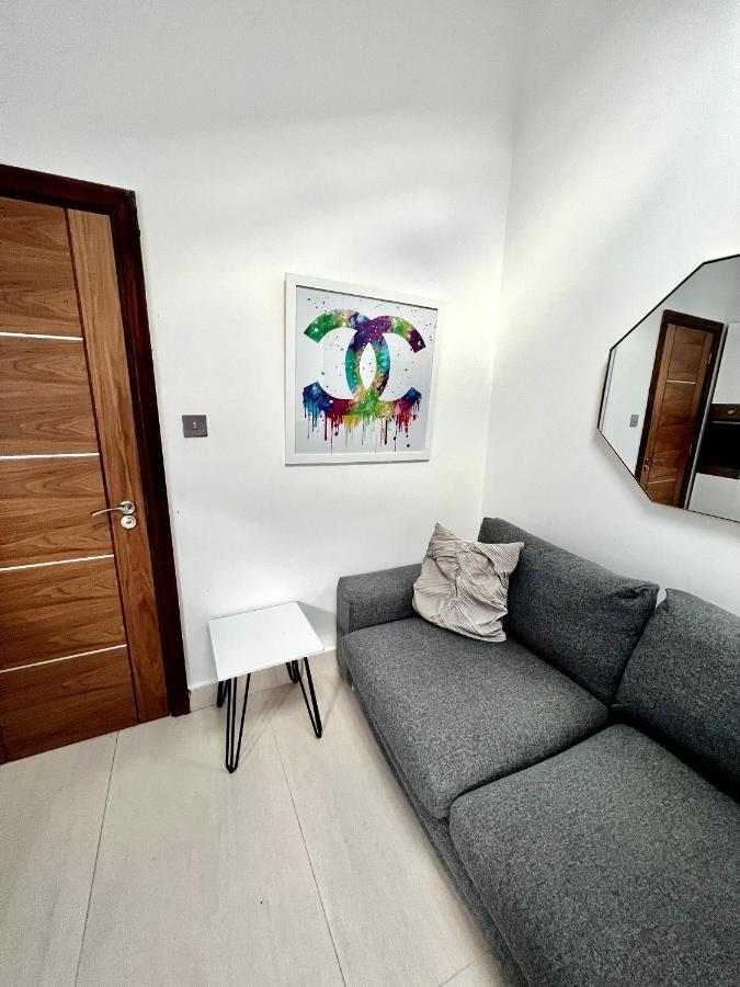 3 Cosy Homes Walking Distance To Mall With Parking Available To Book Separately 3 Bed House Or 1 Bed Apartment Or Studio Londres Extérieur photo